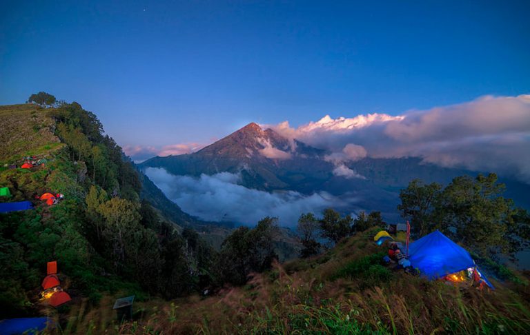 Rinjani Hike for Beginner to Crater Rim Senaru 2D/1N