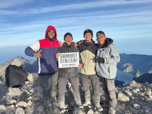 Rinjani with or without a guide